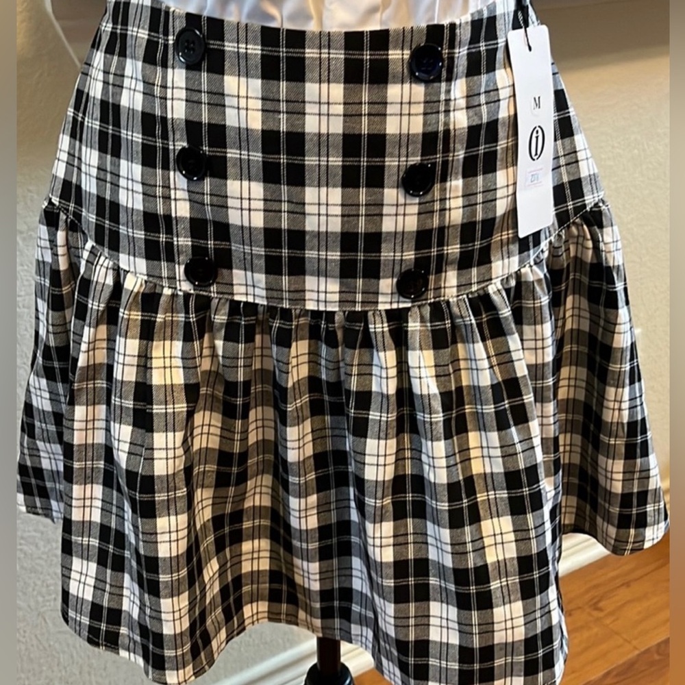 Black and white skirt small